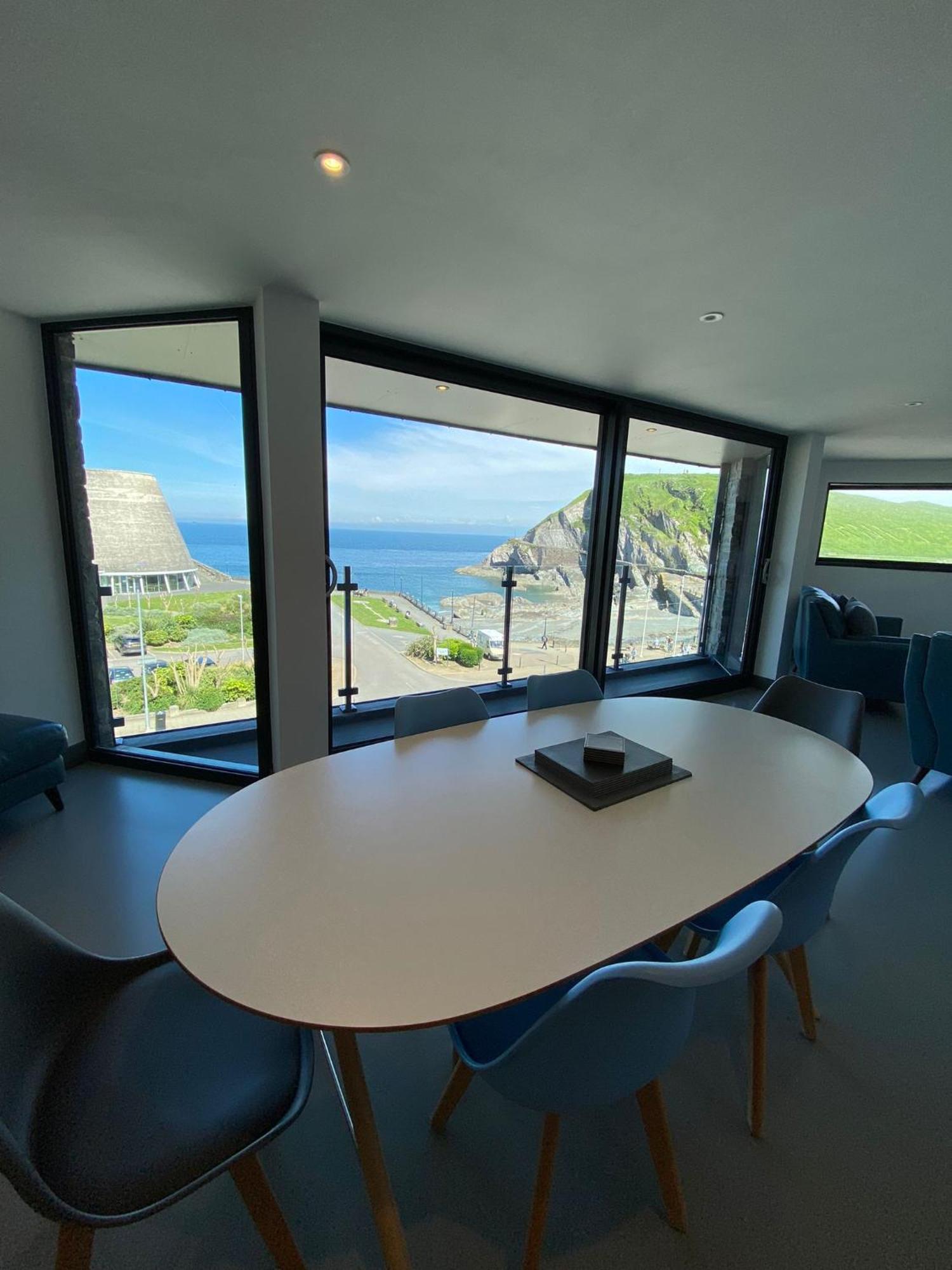 4 The View Apartments Ilfracombe - Seafront, Parking, Lift, Ev Exterior photo